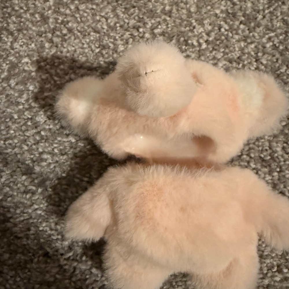 Air pods fuzzy elephant case - Picture 2 of 8